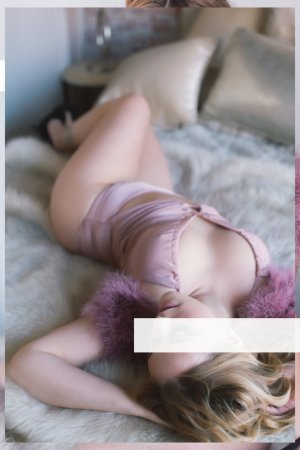 Steffy shemale call girls in Cadillac, tantra massage